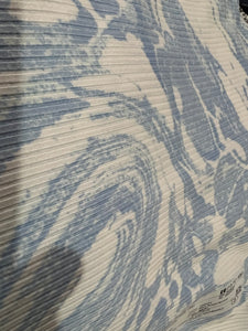 Light blue and white marble rib